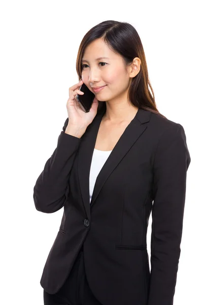 Femme d'affaires parler sur téléphone mobile — Photo
