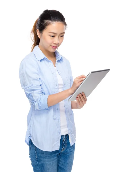 Young woman use digital tablet — Stock Photo, Image