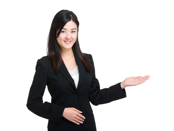 Asian businesswoman open palm present — Stock Photo, Image