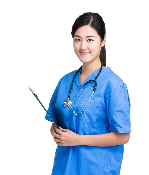 Asian female doctor hold clipboard — Stock Photo, Image
