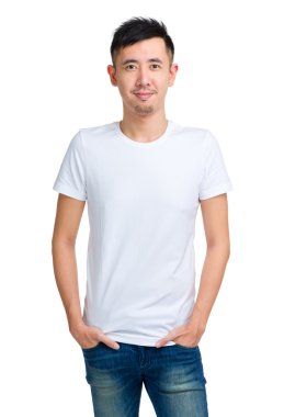 adamın elleri ceplerinde