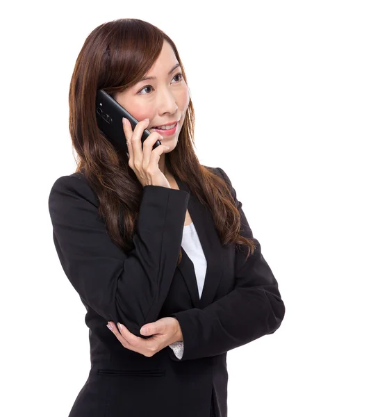 Affärskvinna talk på mobiltelefon — Stockfoto