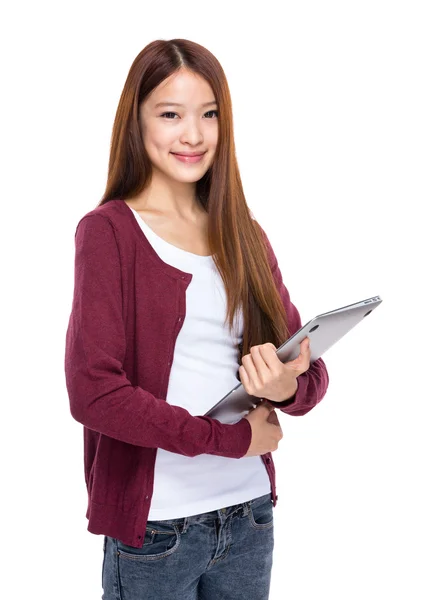 Vrouw met laptop computer — Stockfoto