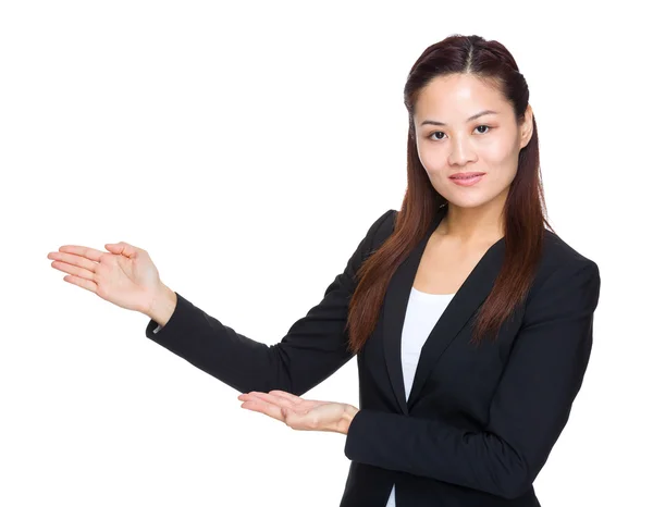 Businesswoman present by hands — Stock Photo, Image