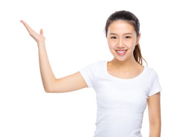 el sunumu ile genç kadın