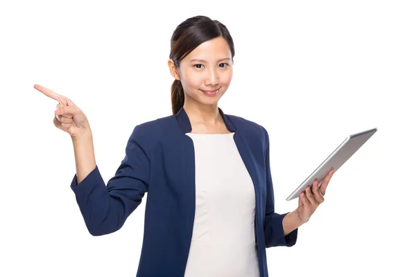 Businesswoman mantenga digital tableta y dedo señalan —  Fotos de Stock