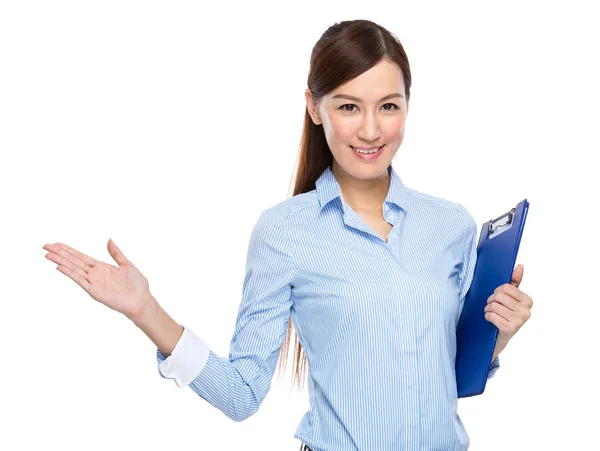 Businesswoman with clipboard and open hand palm — Stock Photo, Image