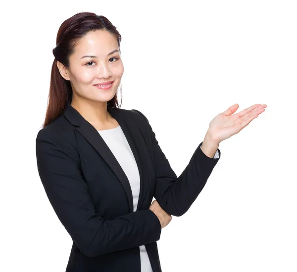 Businesswoman with hand presentation — Stock Photo, Image