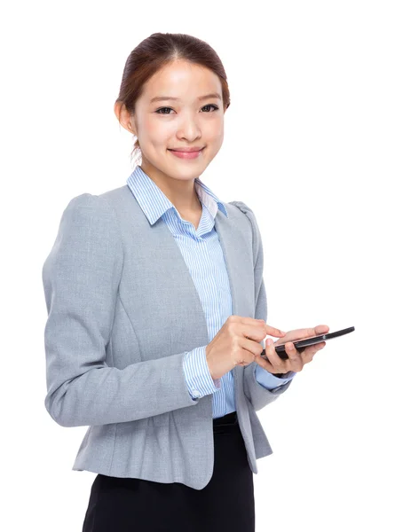 Mujer de negocios usar el teléfono celular —  Fotos de Stock