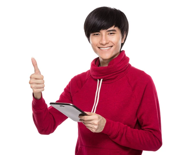 Man with digital tablet and thumb up — Stock Photo, Image