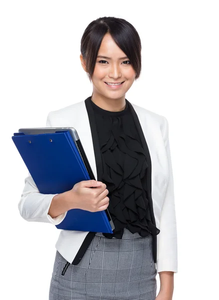 Business woman hold laptop and clipboard — Stock Photo, Image