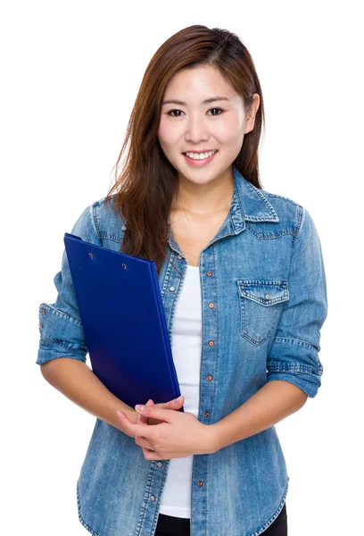 Asian woman with clipboard — Stock Photo, Image