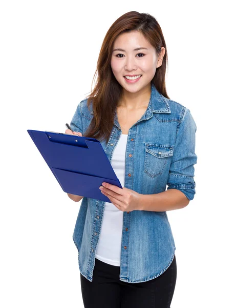 Asian young woman write on clipboard — Stock Photo, Image