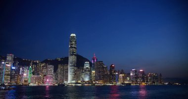 Victoria Limanı, Hong Kong - 14 Nisan 2021: Hong Kong şehir gecesi