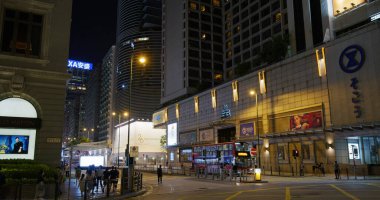 Tsim Sha Tsui, Hong Kong - 17 Haziran 2021: Geceleyin Hong Kong