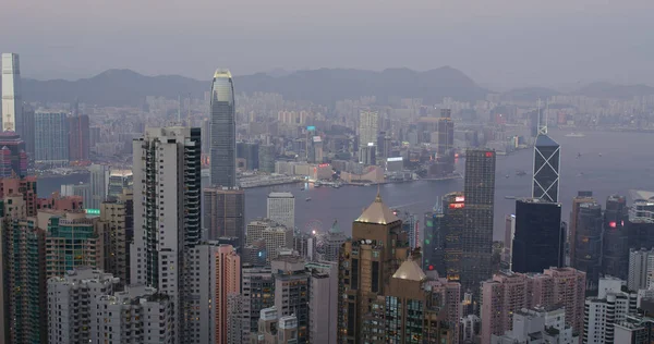 ビクトリアピーク 2月2021 夜の香港の都市スカイライン — ストック写真