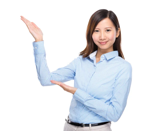 Businesswoman with two hand show blank sign — Stock Photo, Image