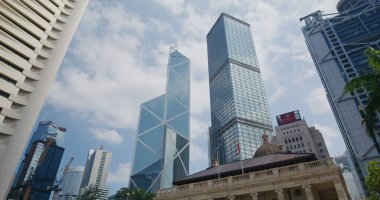 Merkez, Hong Kong - 22 Nisan 2021: Ofis kulesinin alçak açısı