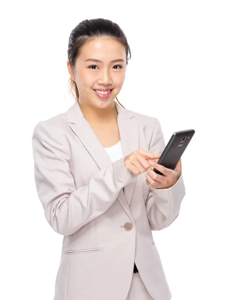 Businesswoman utilizar el teléfono móvil —  Fotos de Stock