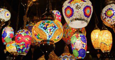 Camdan parlayan Türk lambaları