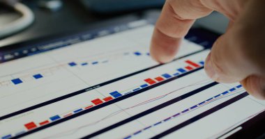 Tablet bilgisayarında borsa grafiği