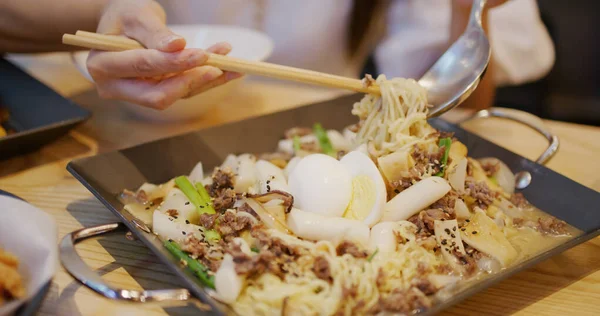 Koreanische Küche Reiskuchen Mit Käse Und Rindfleisch — Stockfoto