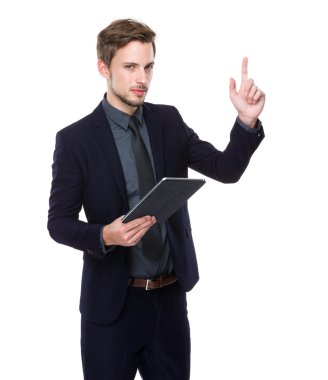 işadamı ile dijital tablet ve parmak