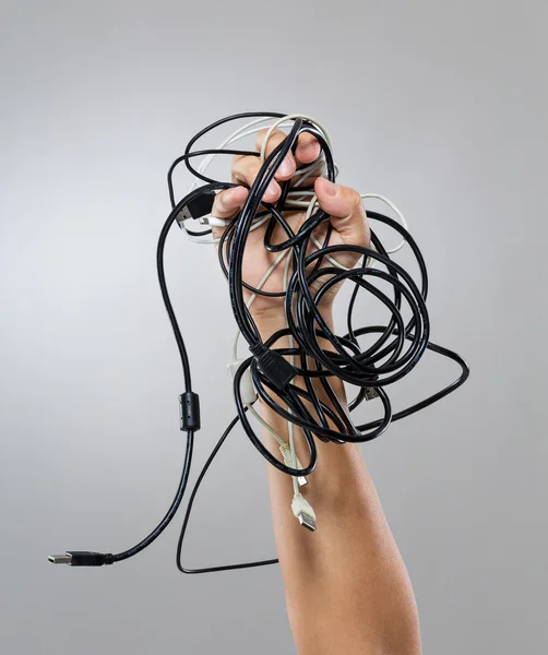 Man houden met verschillende kabel draad — Stockfoto