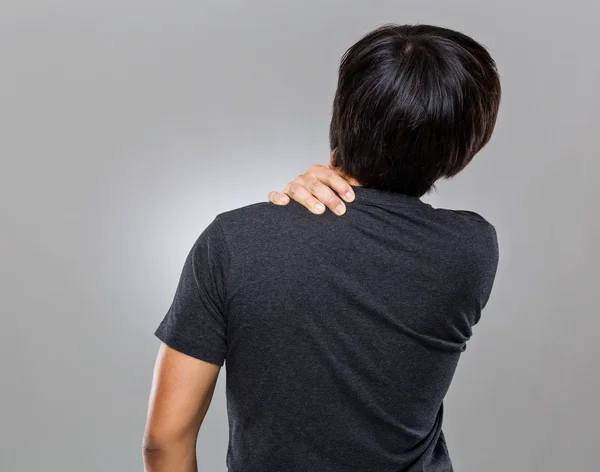 Mann mit Schulterschmerzen — Stockfoto