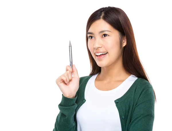 Frau denkt sich Idee mit Stift aus — Stockfoto