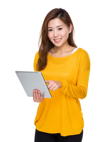 Woman use of digital tablet — Stock Photo, Image