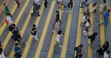 Mong Kok, Hong Kong - 13 Temmuz 2021: Hong Kong şehrinin yukarıdan aşağı manzarası