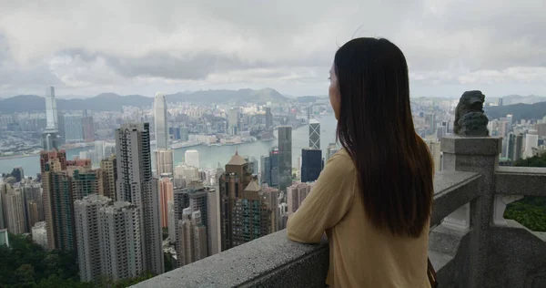 Woman Look City Hong Kong Peak — Stock Photo, Image