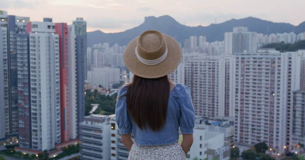 Vrouw Gaan Wandelen Genieten Van Het Uitzicht Stad Hong Kong — Stockfoto