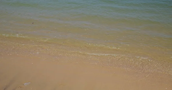 岛上清澈的水沙 — 图库照片