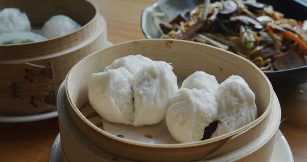 Restaurante Chino Dim Sum Cesta Bambú Bollo Cerdo Barbacoa —  Fotos de Stock