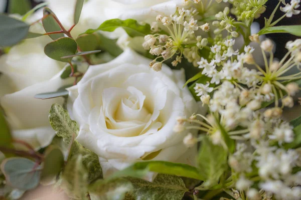 Vacker Delikat Vit Blombukett — Stockfoto