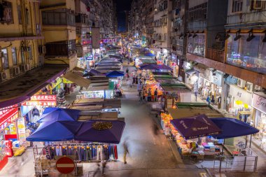 Mong Kok, Hong Kong - 28 Kasım 2021: Fa Yuen Caddesi