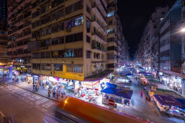 Mong Kok, Hong Kong - 03 Kasım 2021: Hong Kong Fa Yuen Caddesi