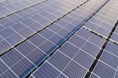 Çatıdaki güneş paneli