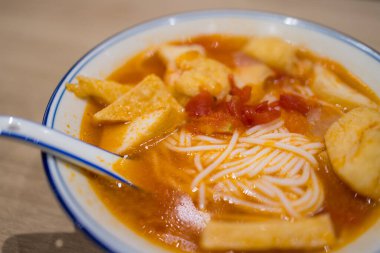 Domates çorbalı pirinçli vermicelli.