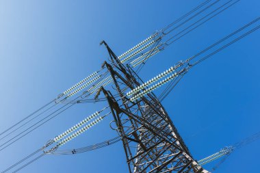 Güç kulesinin alt görüntüsü