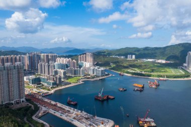 Tseung Kwan O, Hong Kong - 07 Haziran 2021: Cross Harbor Köprüsü yapım aşamasında