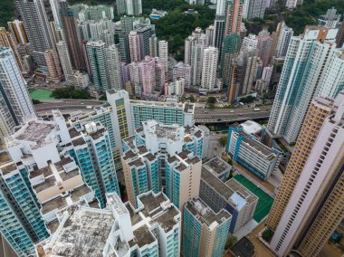 Chai Wan, Hong Kong - 22 Kasım 2021: Hong Kong şehrinin yukarıdan aşağı manzarası