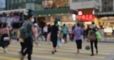 İnsanların görünümünü bulanıklık çapraz sokak