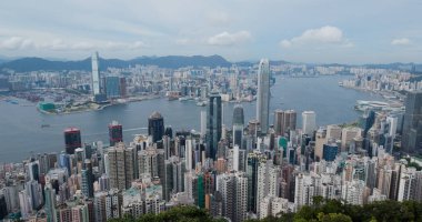 Victoria Limanı, Hong Kong - 17 Temmuz 2020: Hong Kong silueti