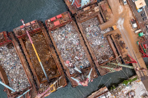 Återvinning Metallskrot Över Kranlast Ett Lastfartyg — Stockfoto
