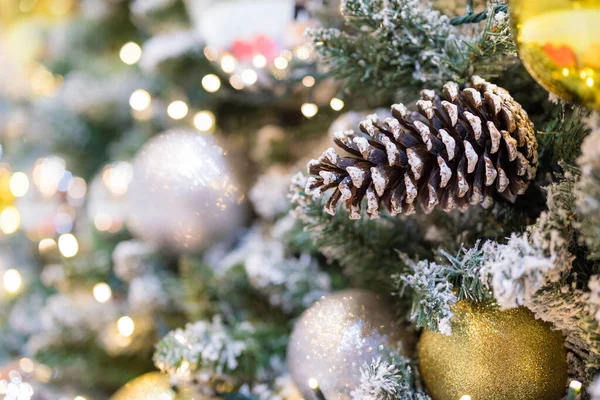 Árvore Natal Decorada Para Férias — Fotografia de Stock