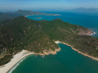 İnsansız hava aracı, Hong Kong 'un Sai Kung' u üzerinde uçuyor.
