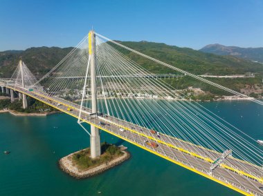 Hong Kong 'daki Ting Kau köprüsünün en üst görüntüsü.